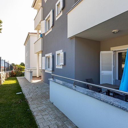 Apartments Crnekovic Tomislava 8A バスカ エクステリア 写真