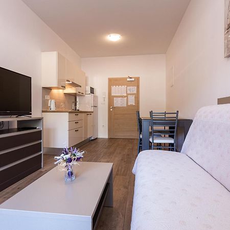 Apartments Crnekovic Tomislava 8A バスカ エクステリア 写真