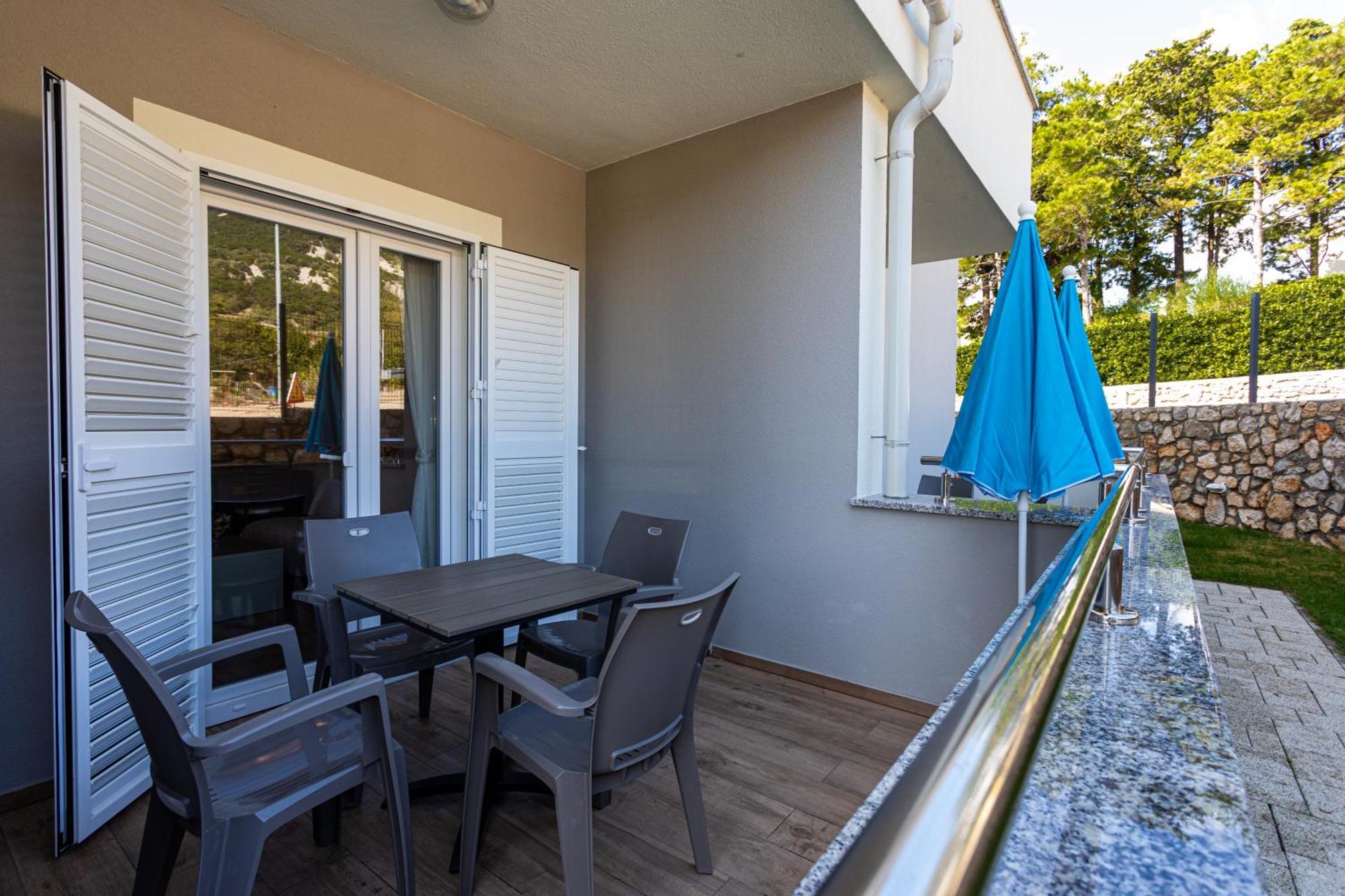 Apartments Crnekovic Tomislava 8A バスカ エクステリア 写真