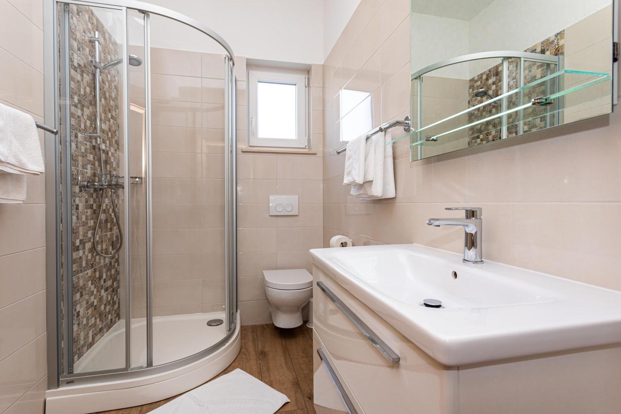 Apartments Crnekovic Tomislava 8A バスカ エクステリア 写真