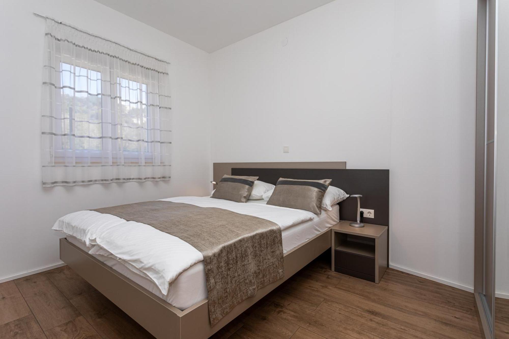 Apartments Crnekovic Tomislava 8A バスカ エクステリア 写真